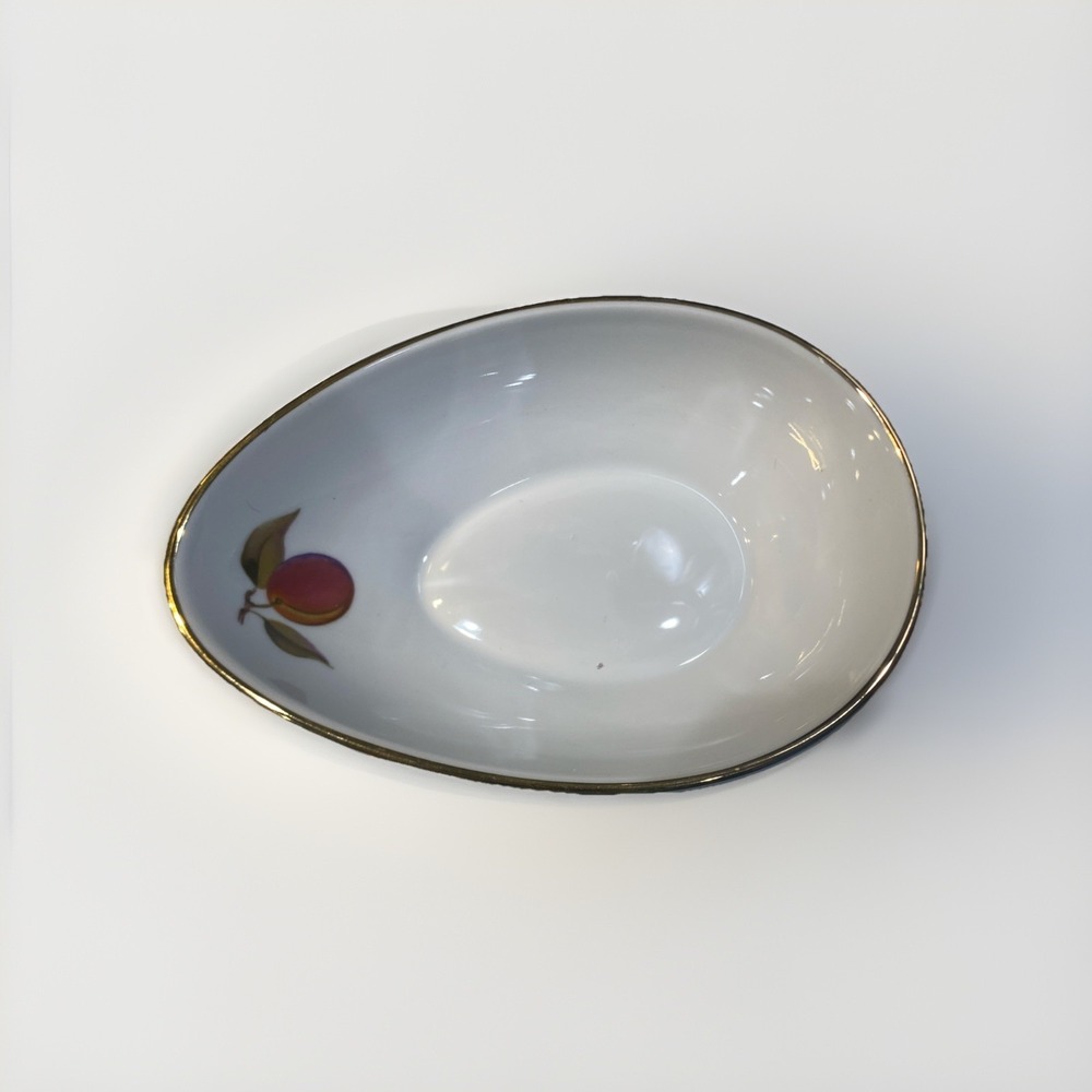 Royal Worcester Evesham Gold 5‎ 1/2" Avocado Bowl Fruit Peach Berries England